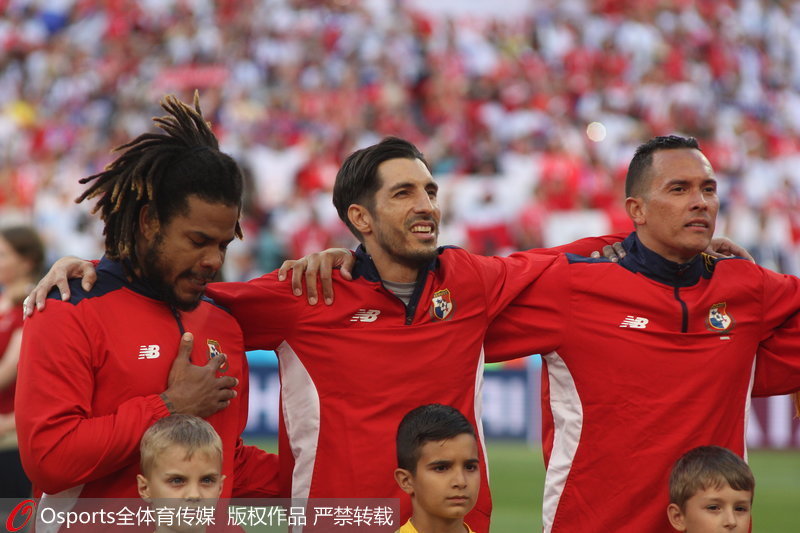 巴拿马首次参加世界杯，队员在唱国歌时热泪盈眶。
