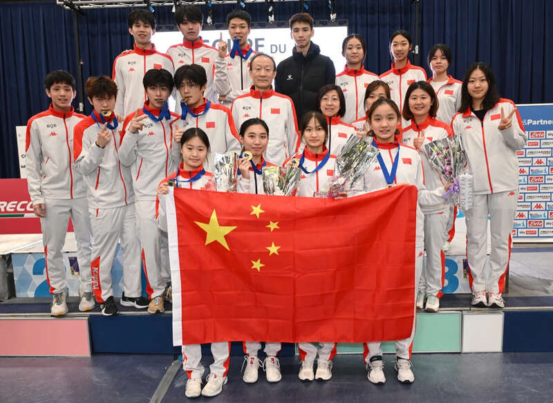中国青年击剑队包揽男女花剑团体冠军团体冠军
