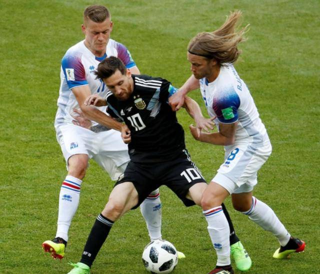 世界杯-芬博阿松爆射阿根廷1-1冰岛