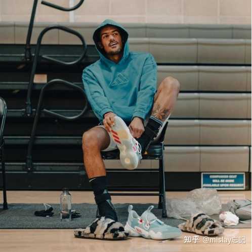 为什么NBA球星脱下球鞋，都会先把鞋垫抽出来？