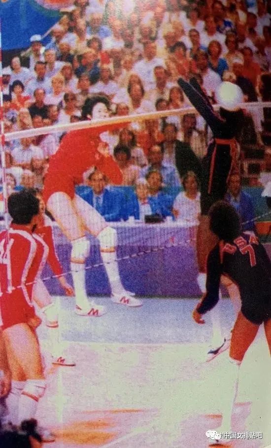 洛杉矶奥运会中美决赛郎平奋力扣杀1984年夺得奥运冠军