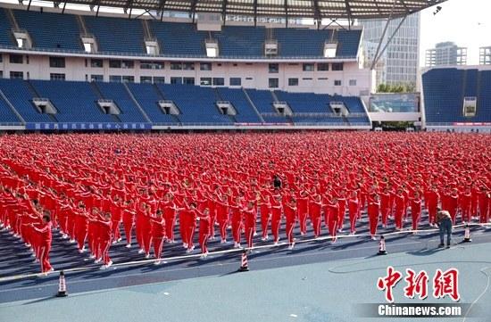 2016全民健身日红舞中国行挑战最大规模排舞吉尼斯世界纪录