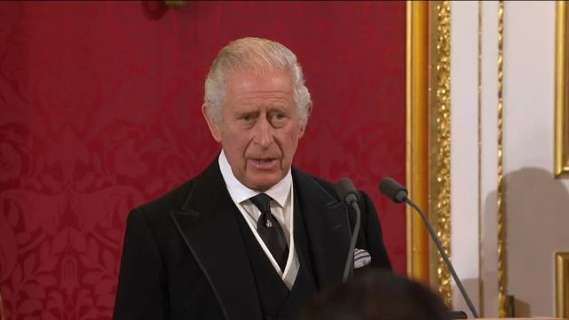73岁的英国国王在圣詹姆斯宫登基仪式上的讲话