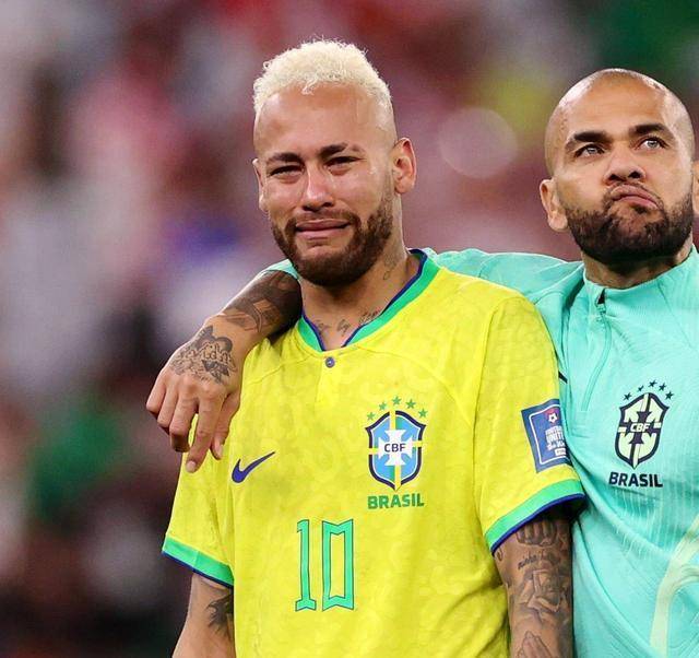 巴西世界杯哭泣的小男孩_巴西世界杯哭_巴西杯分析