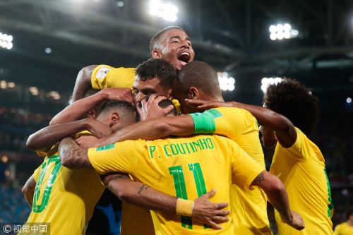 世界杯-内马尔角球助攻蒂亚戈-席尔瓦破门巴西2-胜塞尔维亚